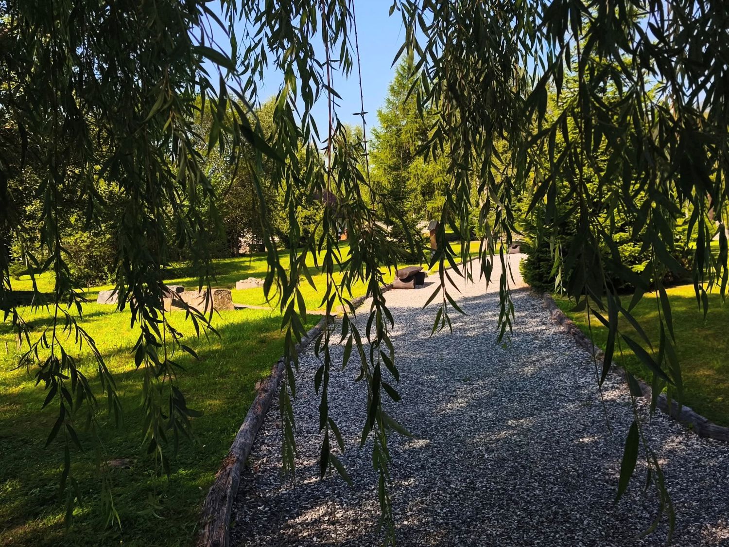 Areál záhrady láka na prechádzky