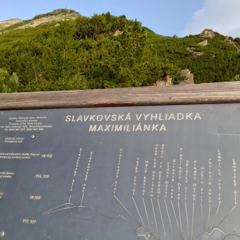 Informačná tabuľa na Slavkovskom štíte. Foto: Jana Pančíková.