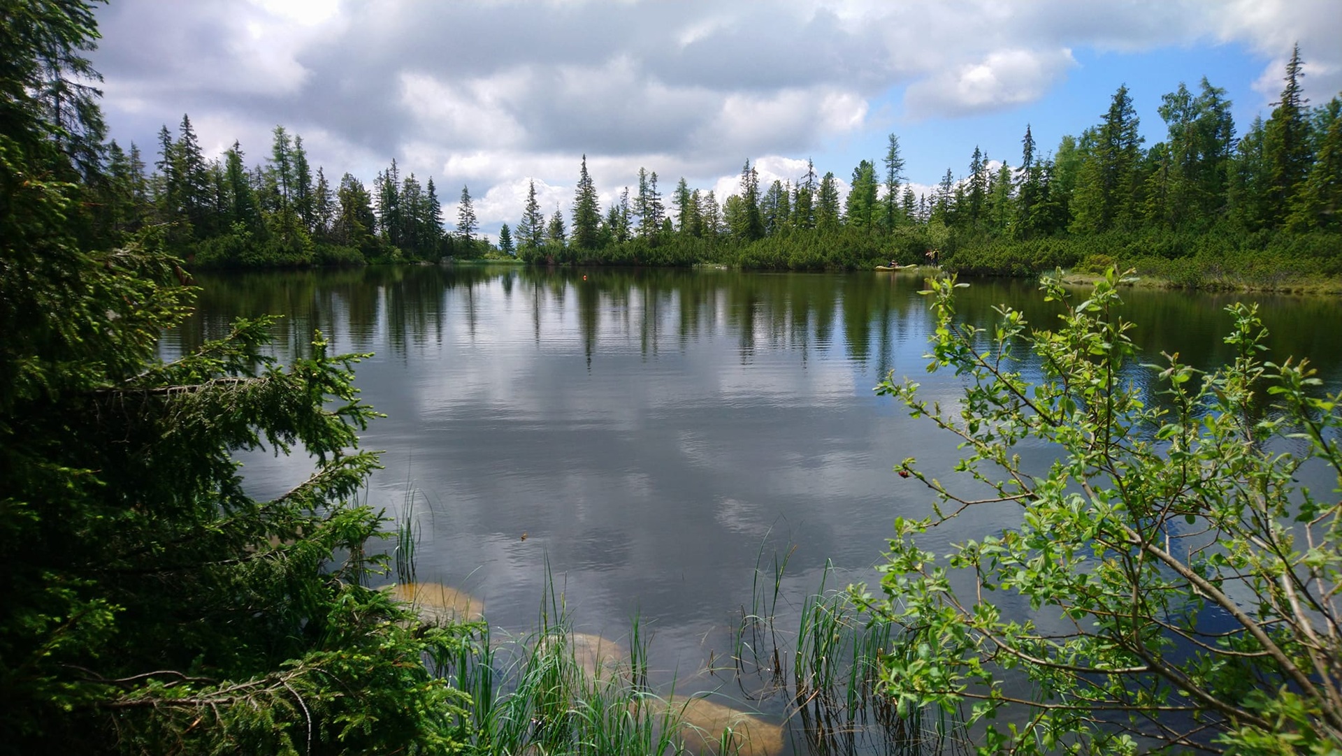 Jamské pleso je ideálnou voľbou pre nenáročnú túru v Tatrách. Foto: Michal Chelios Babják.