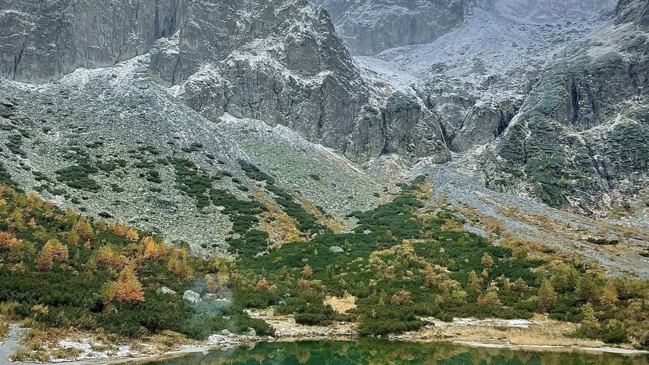 Zelené pleso so snehovou nádielkou