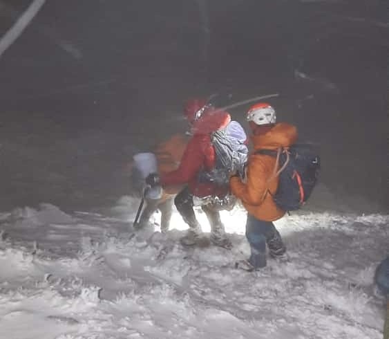 Uviaznutých hľadali horskí záchranári v exponovanom teréne