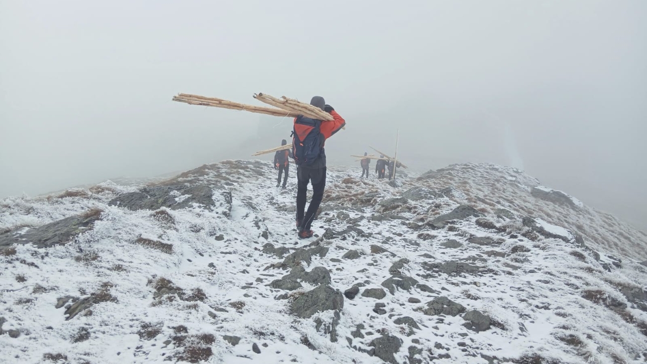 Tyčové značenie nahrádza značky, ktoré sú v zime pod snehom