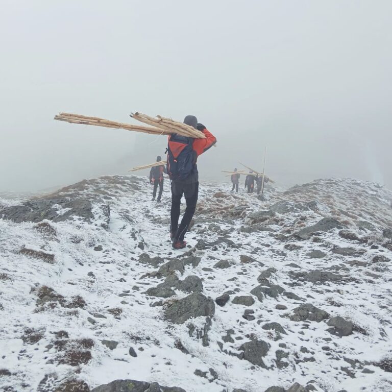 Tyčové značenie nahrádza značky, ktoré sú v zime pod snehom