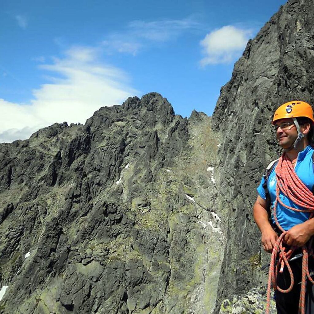 Jozef Janiga hovorí, že horskí vodcovia sa zúčastňujú na pravidelných školeniach, ktorých súčasťou sú aj otázky psychológie