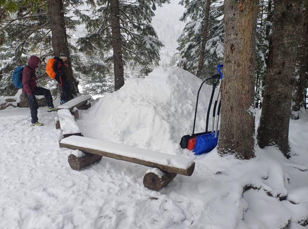 Kopy snehu pri Rainerke pripravená na stavbu