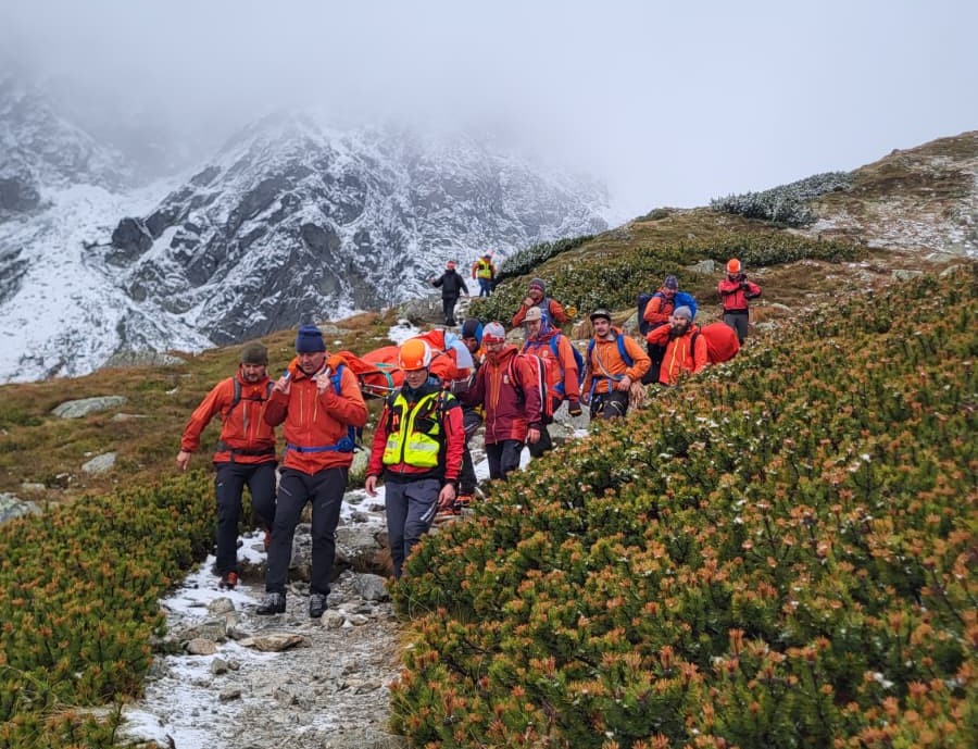 Záchranárske výjazdy v zime patria k tým náročnejším