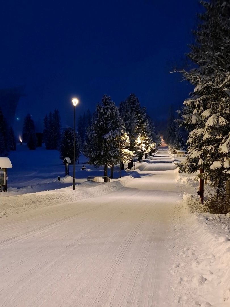 Zimný podvečer na Štrbskom plese. Foto: Erwin Badranaya.