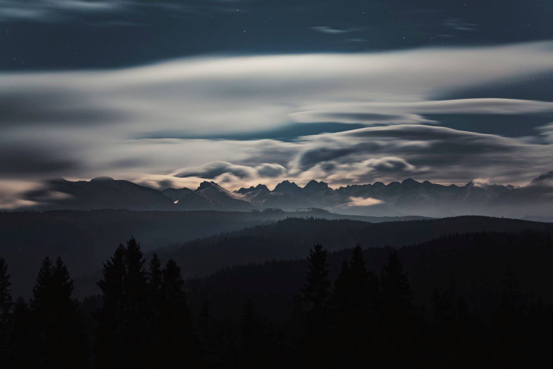 Nad Tatrami sa vybláznia živly