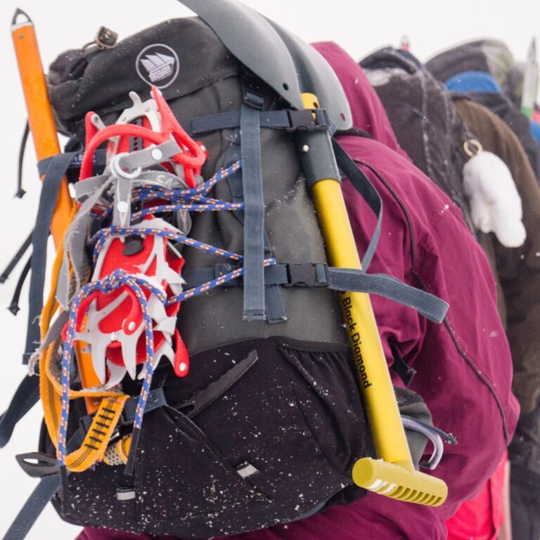 V súčasných podmienkach je vo vysokohorských polohách zimný výstroj nevyhnutnosťou. Foto: Depositphotos.