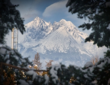 Zimnú panorámu Tatier počas víkendu zatiahnu oblaky