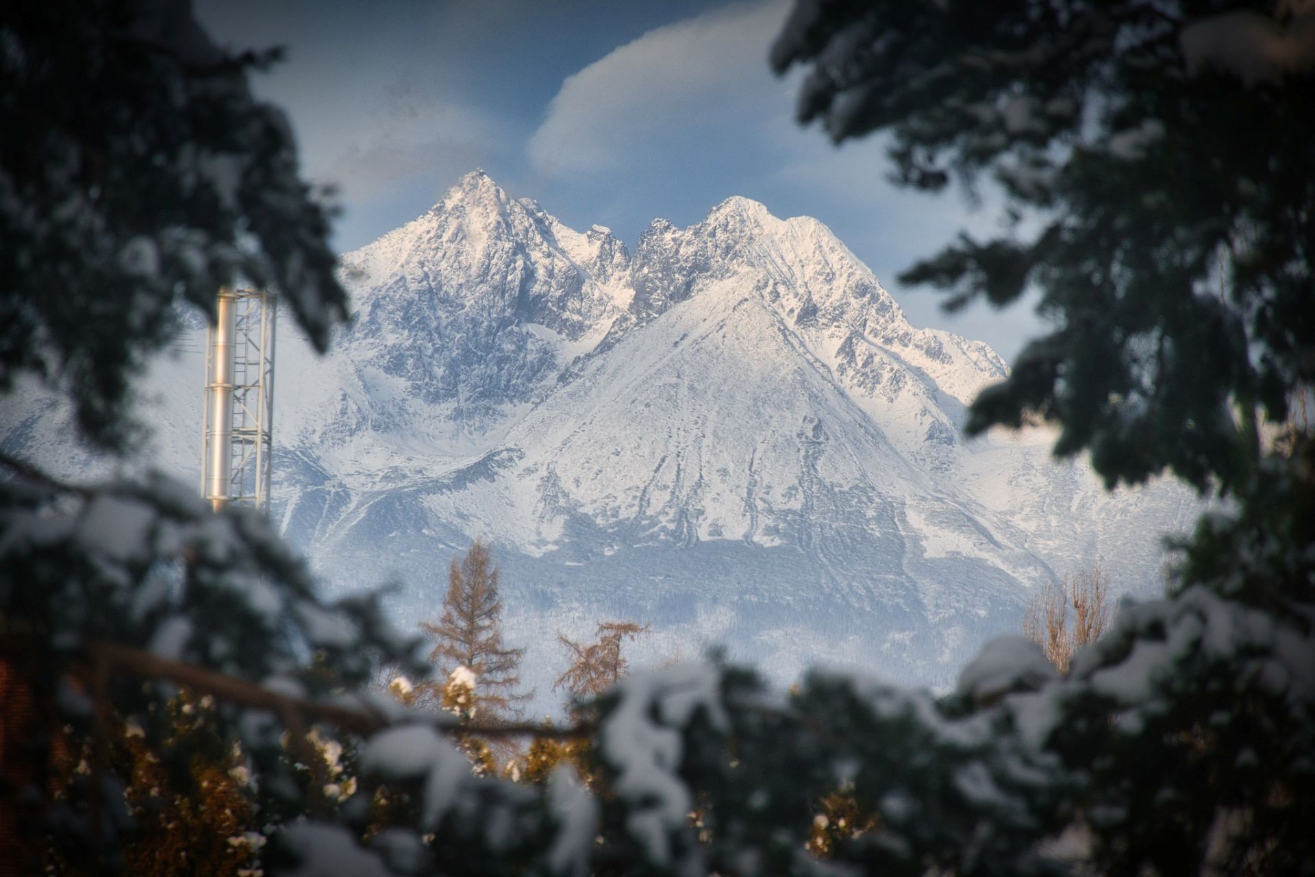 Zimnú panorámu Tatier počas víkendu zatiahnu oblaky