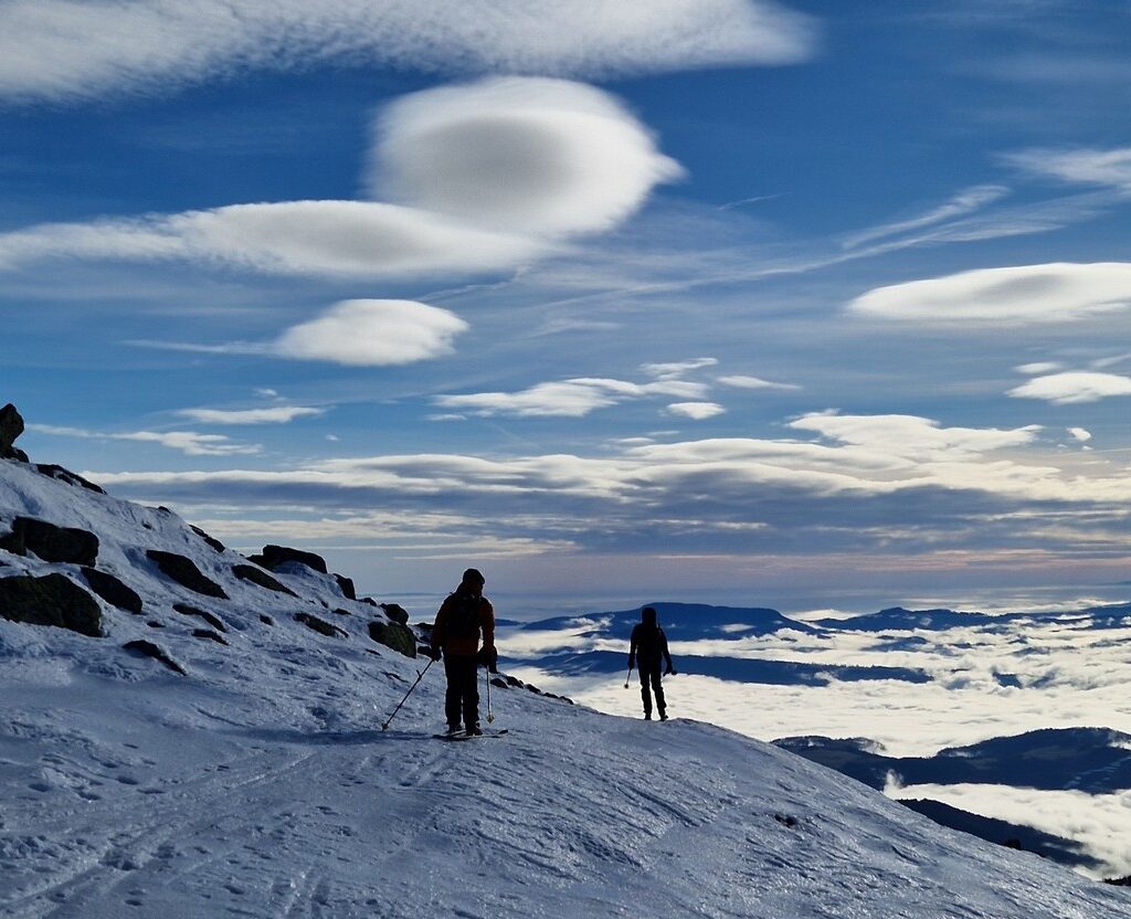 Lavínové nebezpečenstvo má postupne klesať