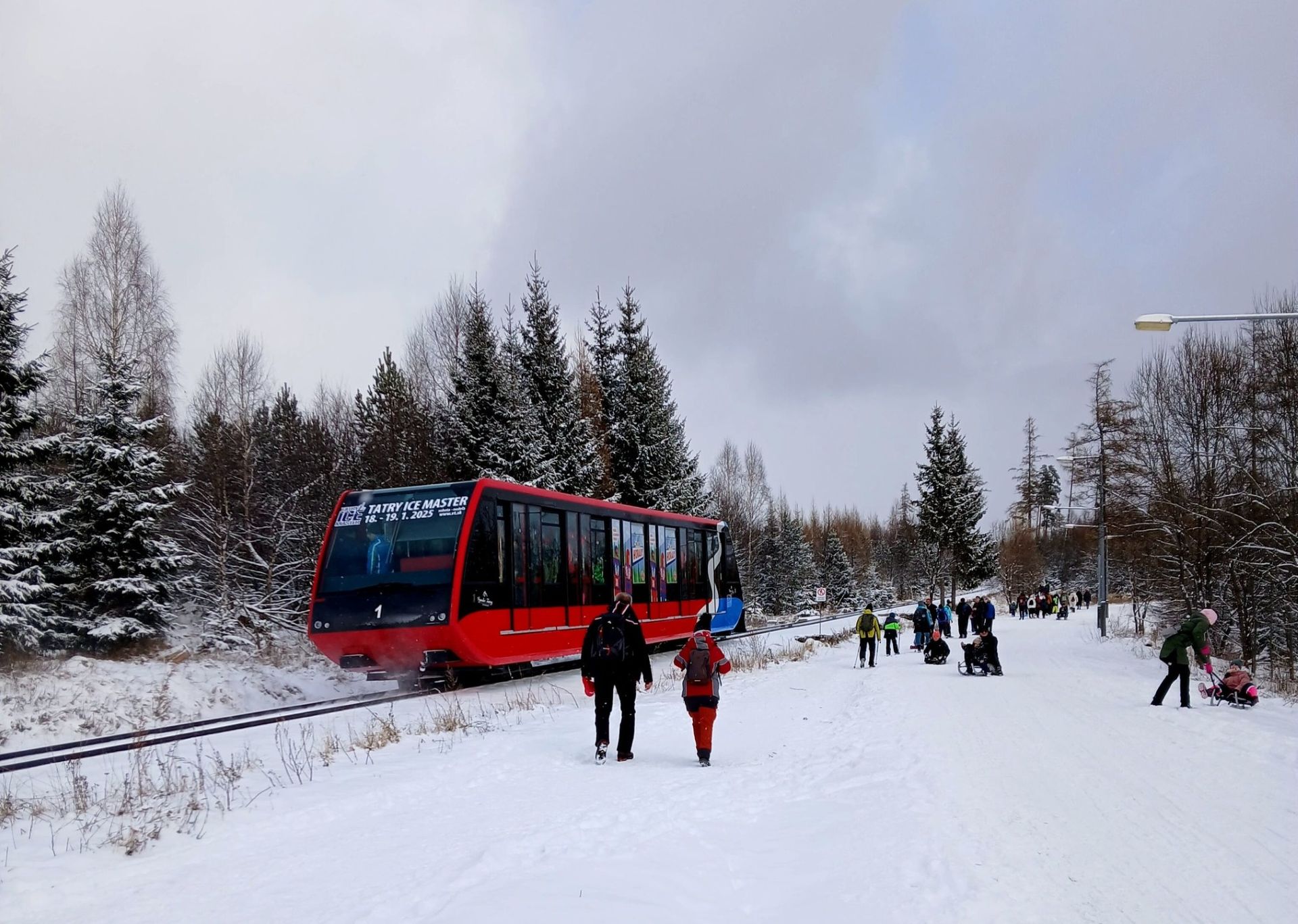 Na Hrebienok sa vyveziete pozemnou lanovkou, naspäť na sánkach. Foto: Jozef Giuseppe Muzelák.