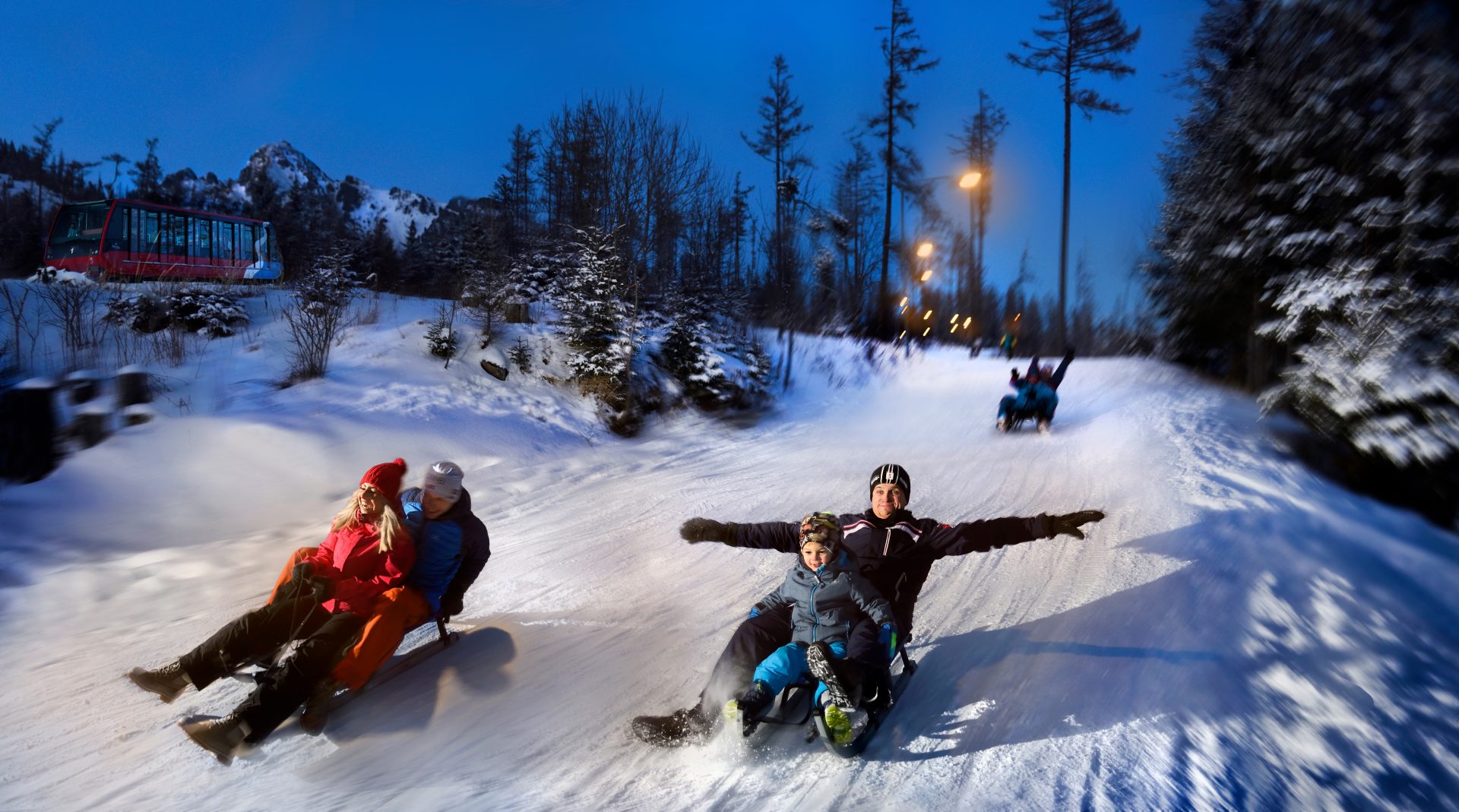 Ak je dosť snehu, sánkovačka v Starom Smokovci patrí medzi najúžasnejší zážitok