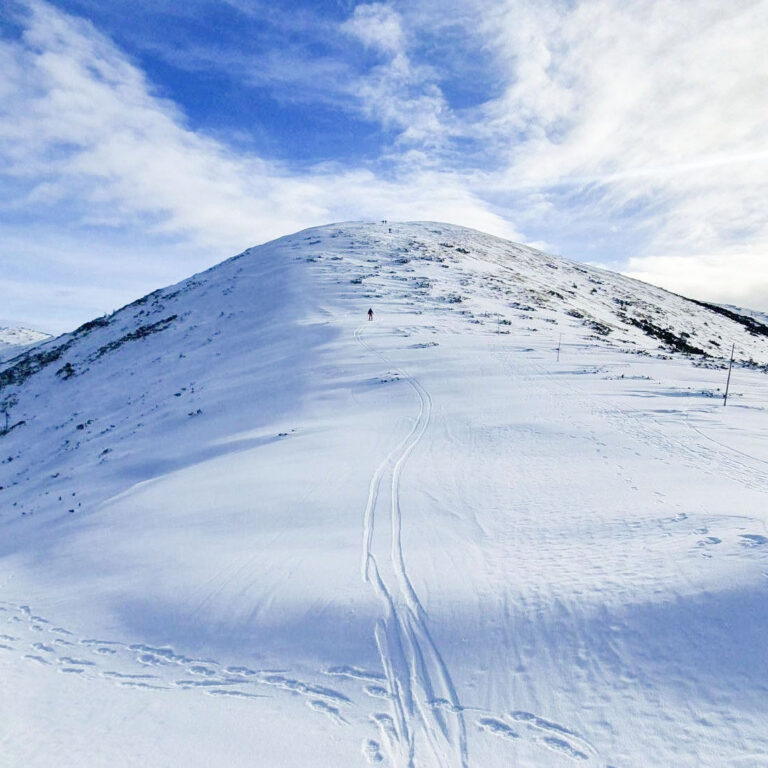 Hrebeňovka Nízkych Tatier nie je v zime vhodná pre začiatočníkov. Foto: Martin Takac.