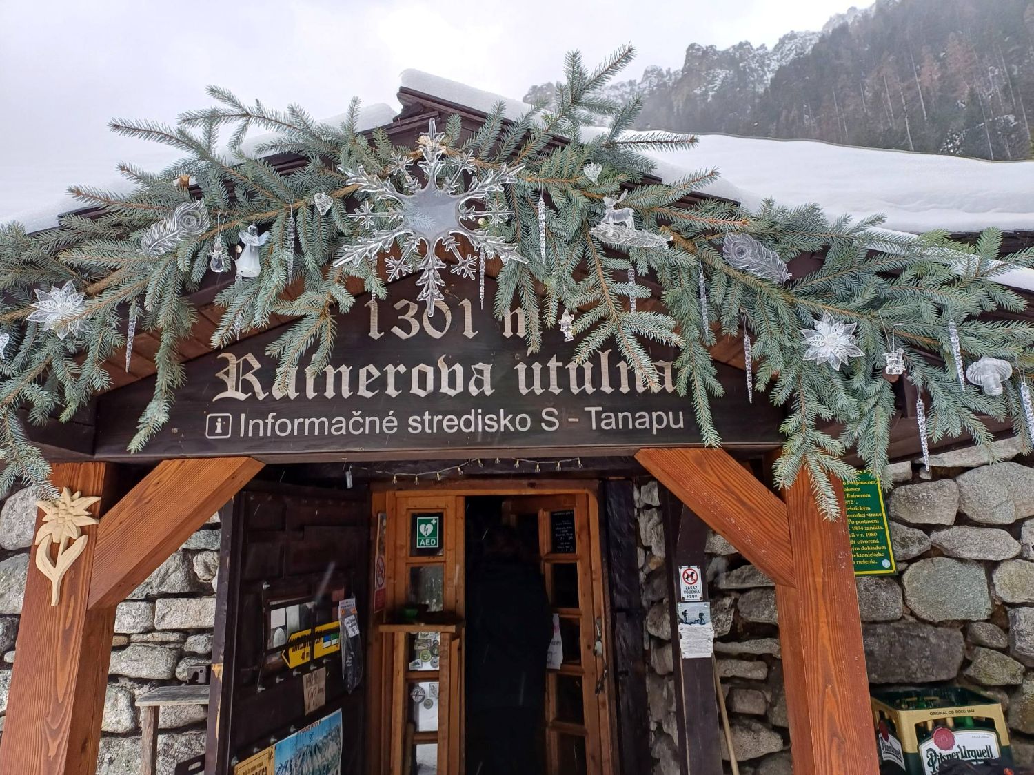 Rainerovu chatu vianočne vyzdobili