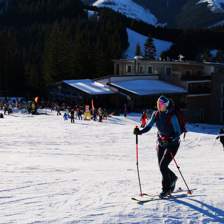 V Jasnej je skitouring a skialp na zjazdovkách spoplatnený od minulej sezóny