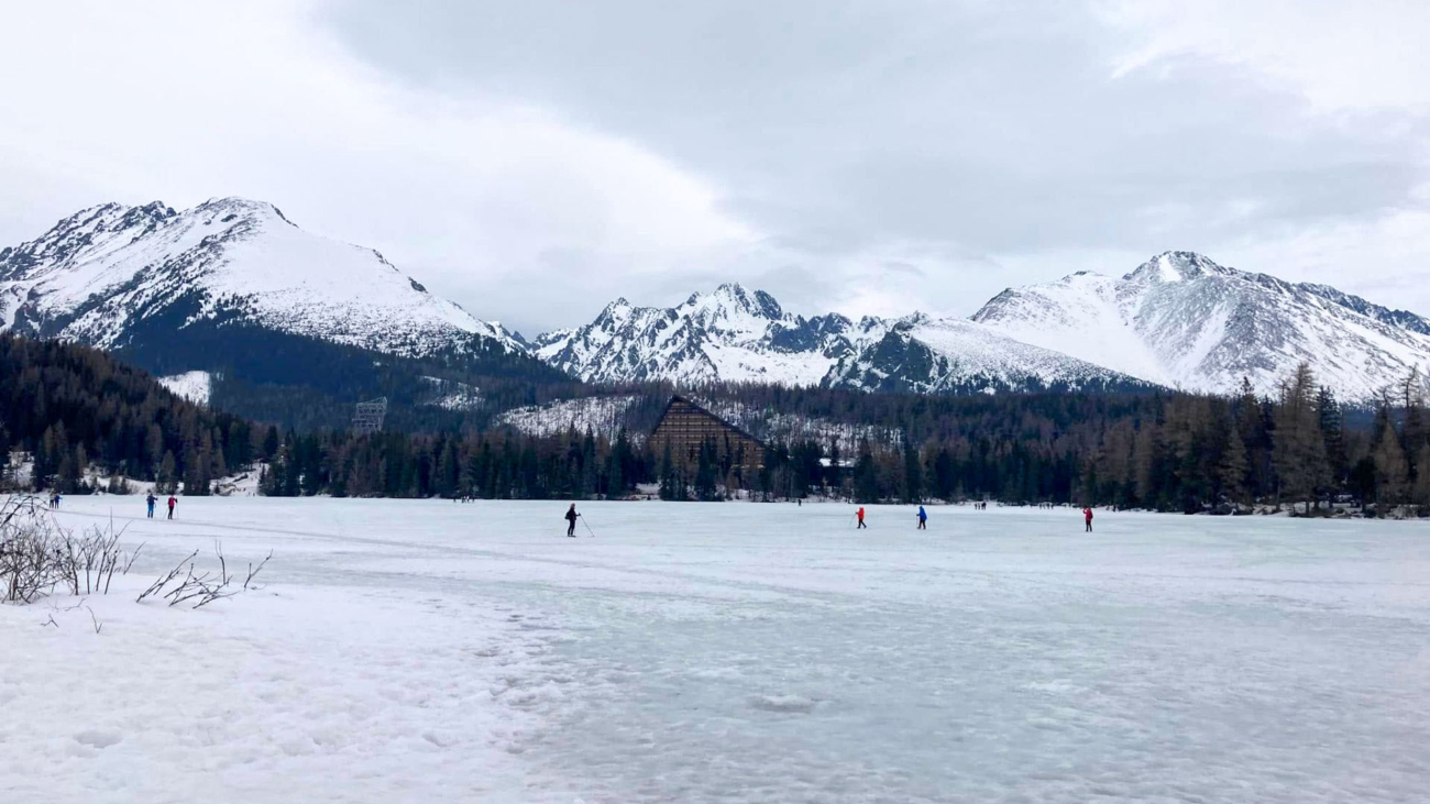 Zamrznuté Štrbské pleso. Foto: Andrea Čarná Hricová.