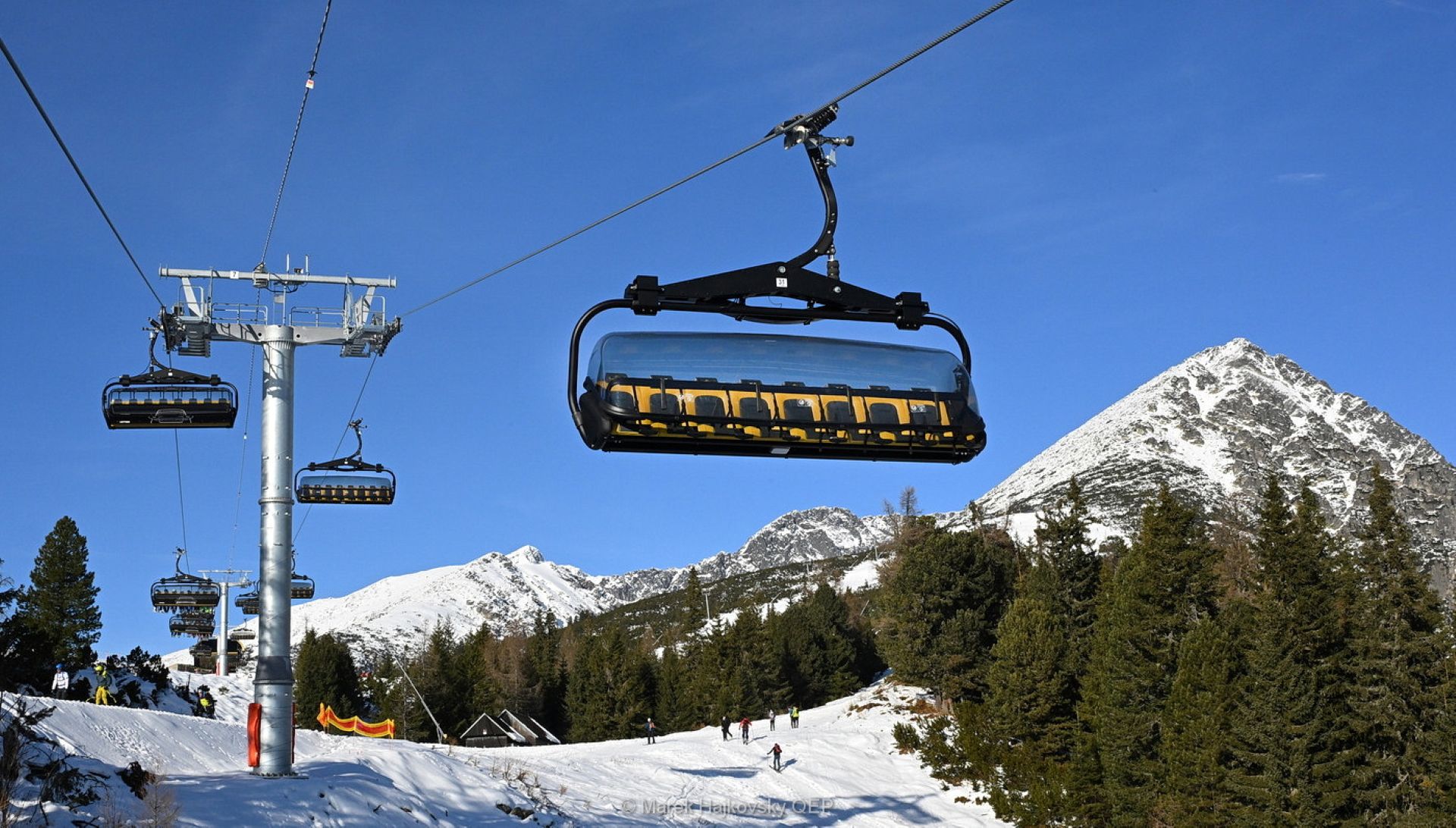 Nová sedačková lanovka začala svoju prevádzku spolu s otvorením lyžiarskej sezóny v sobotu 6. decembra. Foto: Tatry mountain resorts, Marek Hajkovský.