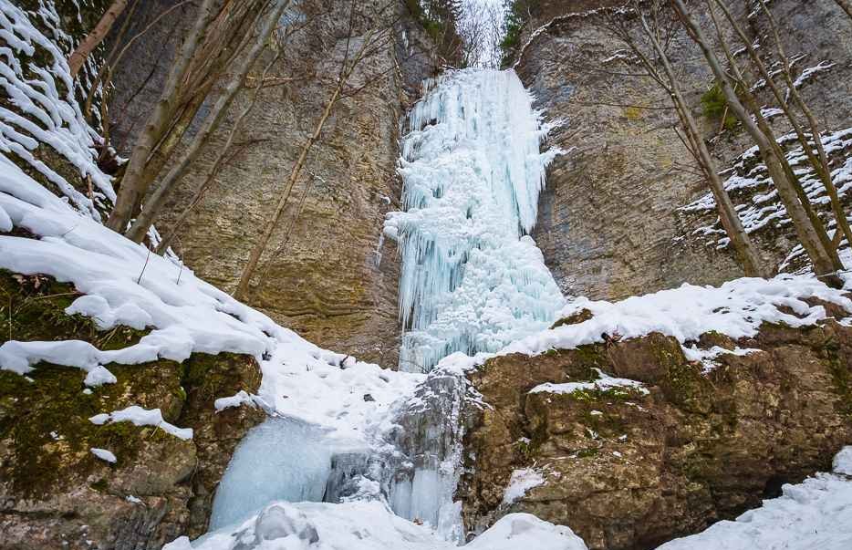 Brankovský vodopád v plnej zimnej kráse