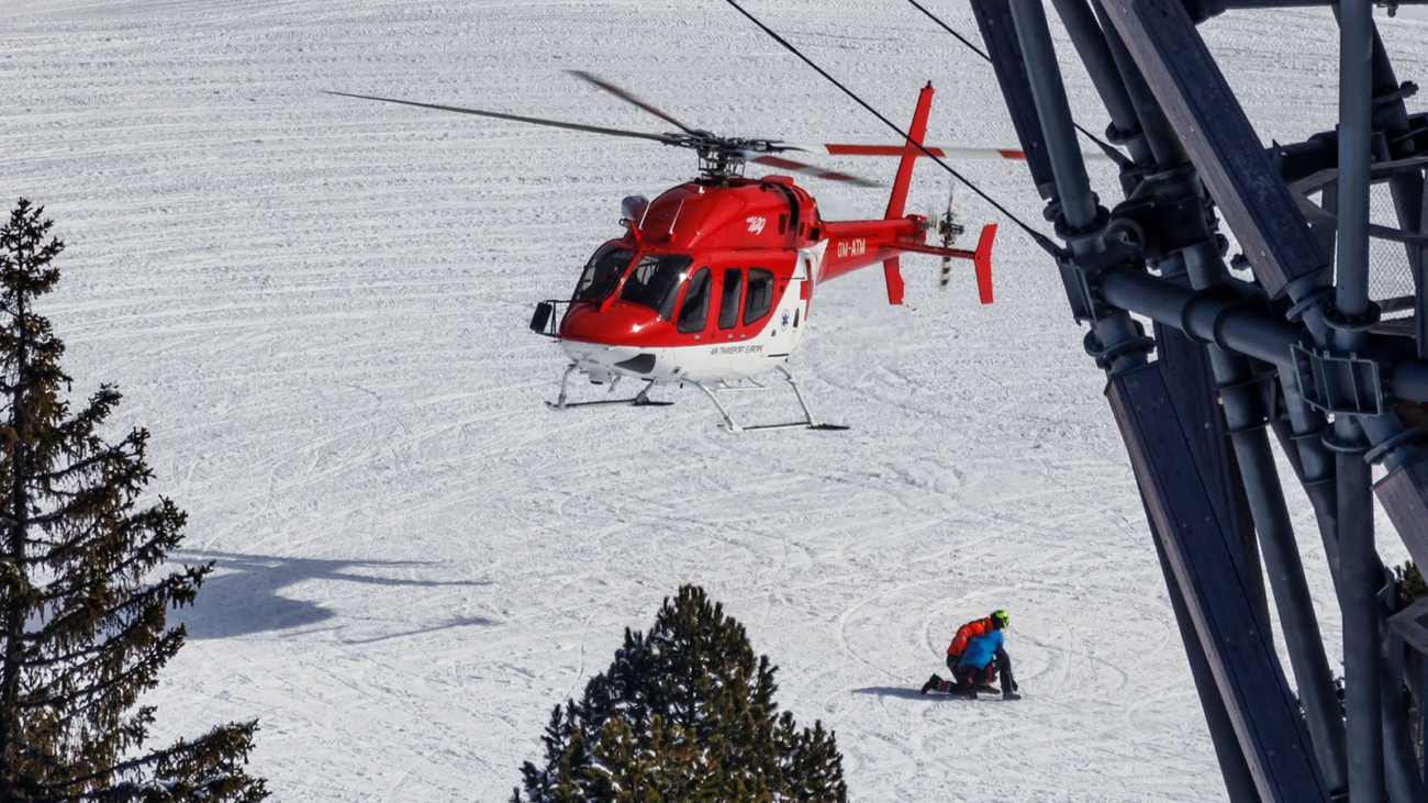 Malý lyžiar vypadol z lanovky, zasahovali leteckí záchranári