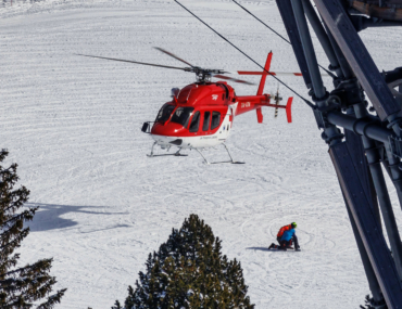 Malý lyžiar vypadol z lanovky, zasahovali leteckí záchranári