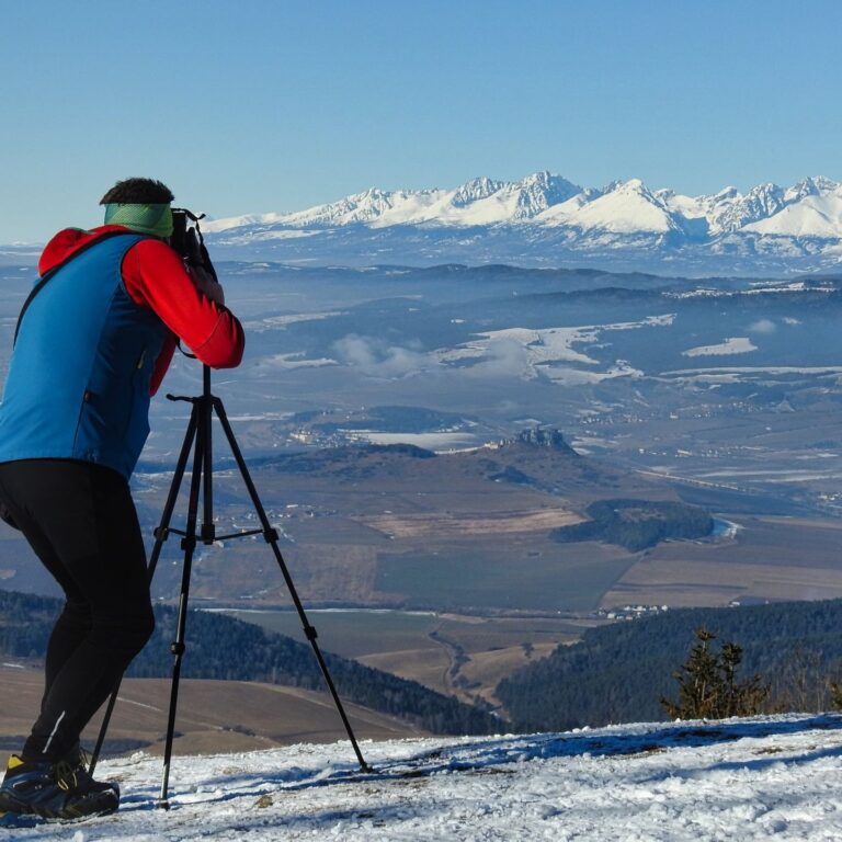 Fotografia z vrchu Sľubica a výhľad na Spišský hrad a Vysoké Tatry. Foto: Vladimír Šterbák.