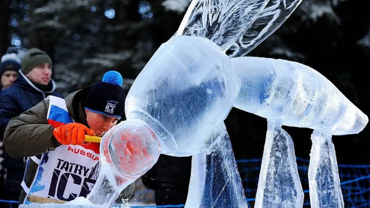 Ľadoví sochári v plnom nasadení