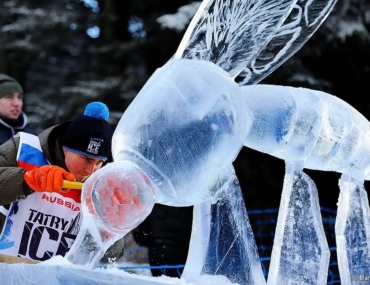 Ľadoví sochári v plnom nasadení