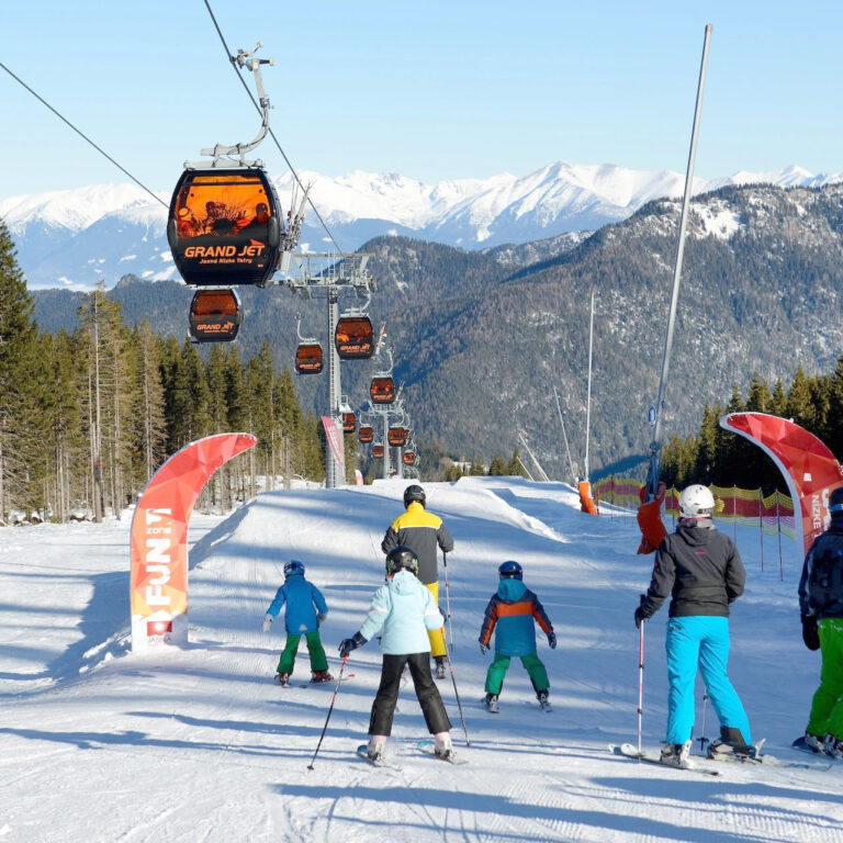 V Jasnej nájdete aj svahy určené pre menej skúsených lyžiarov. Foto: Depositphotos.