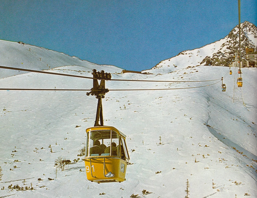 Niekdajšie kabíny lanovky na Skalnaté pleso
