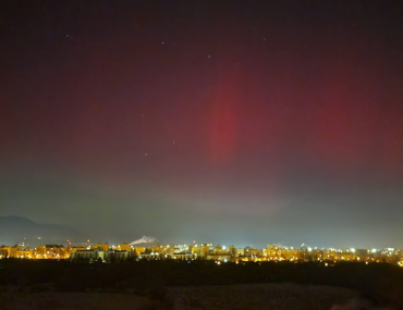 Polárna žiara nad Vysokými Tatrami v noci v pondelok 19. januára. Foto: Patrik Patrik.