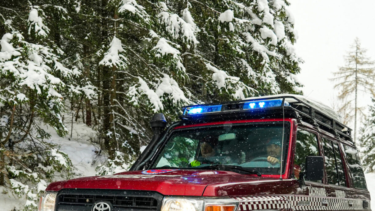 Horskí záchranári ratovali muža, ktorého zrazil sánkar