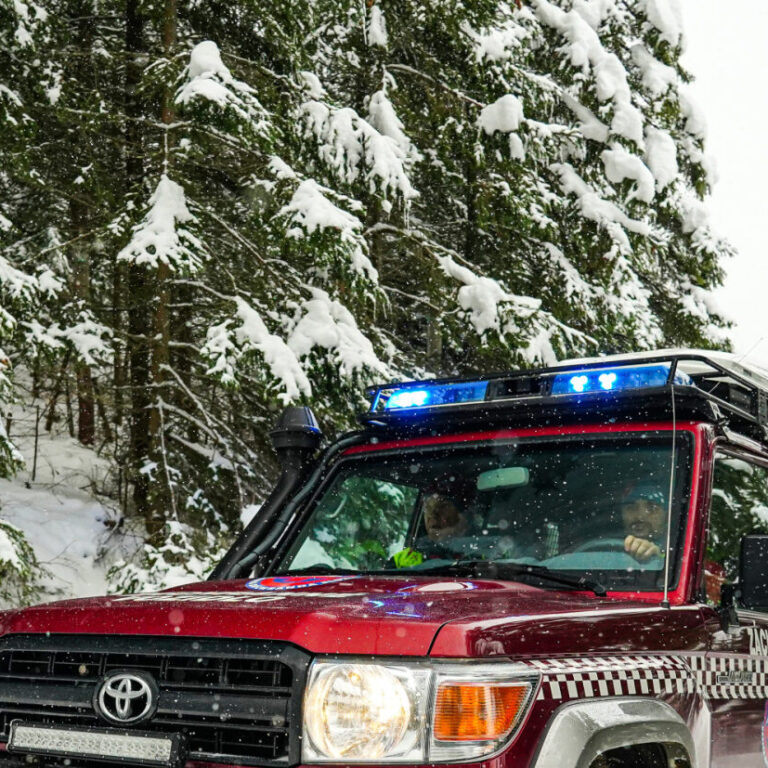 Horskí záchranári ratovali muža, ktorého zrazil sánkar