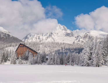 Štrbské pleso patrí medzi najznámejšie strediská Vysokých Tatier. Foto: Depositphotos.