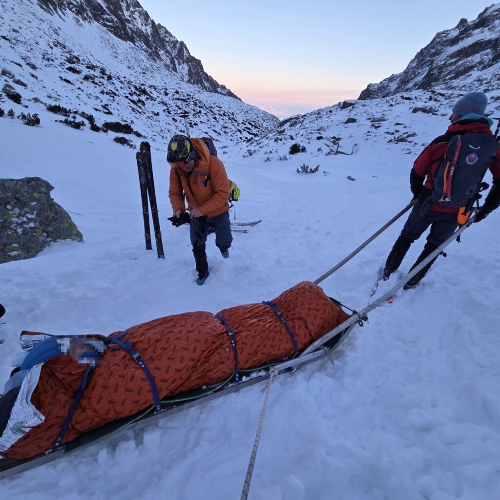 Príprava na transport zraneného