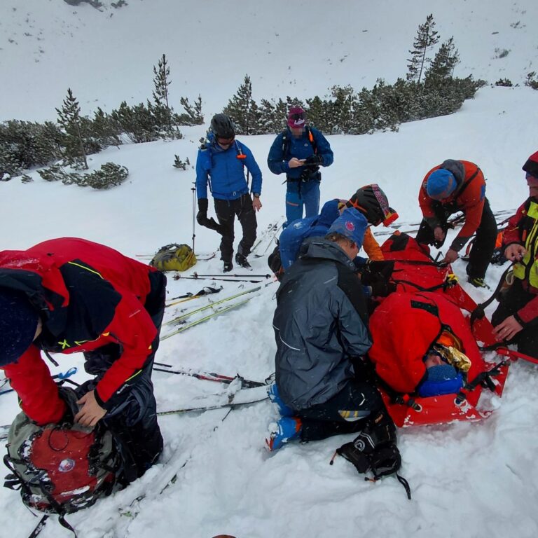 Skialpinista mal šťastie. Zranil si iba členok
