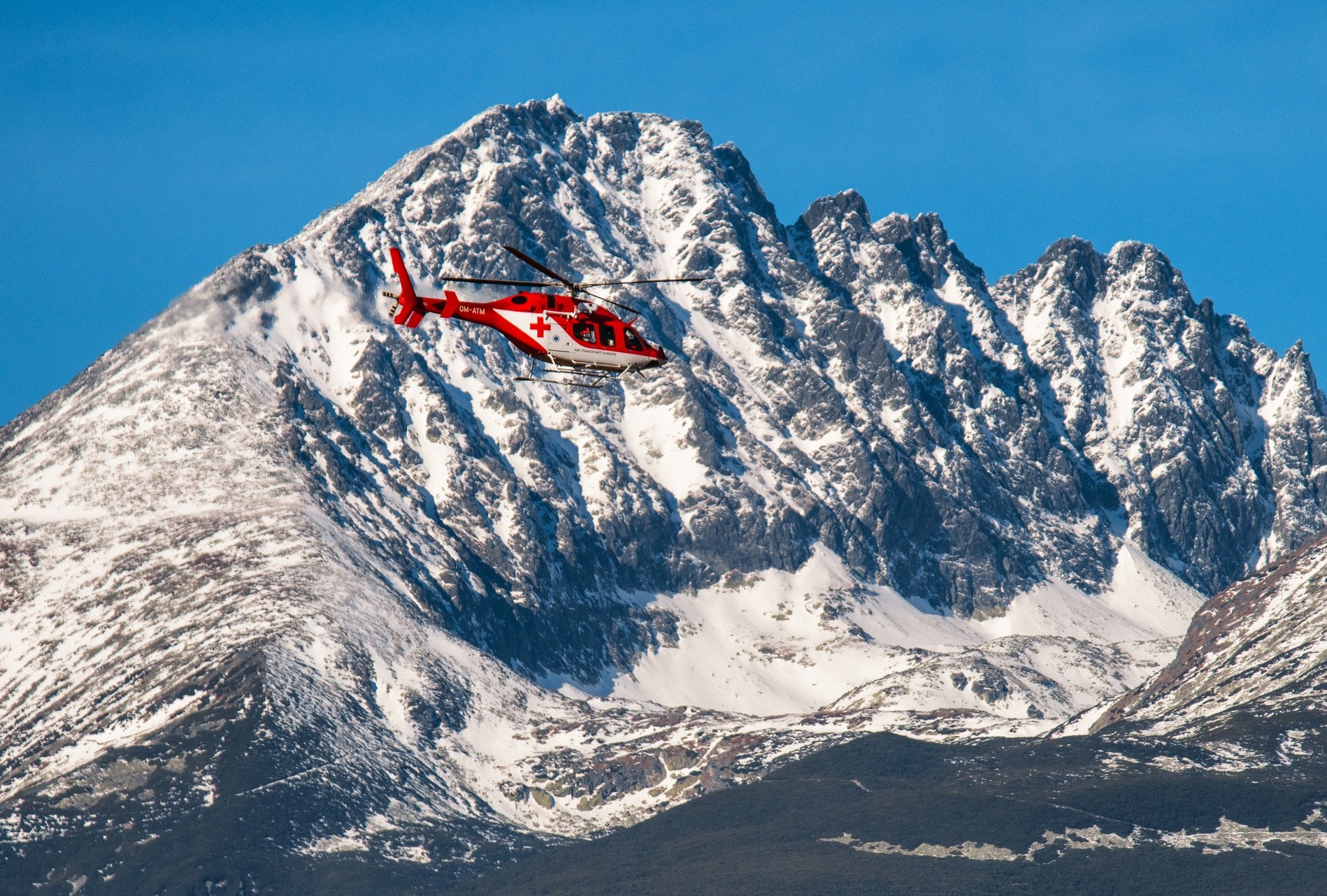 Pod lavínou zahynuli dvaja lyžiari