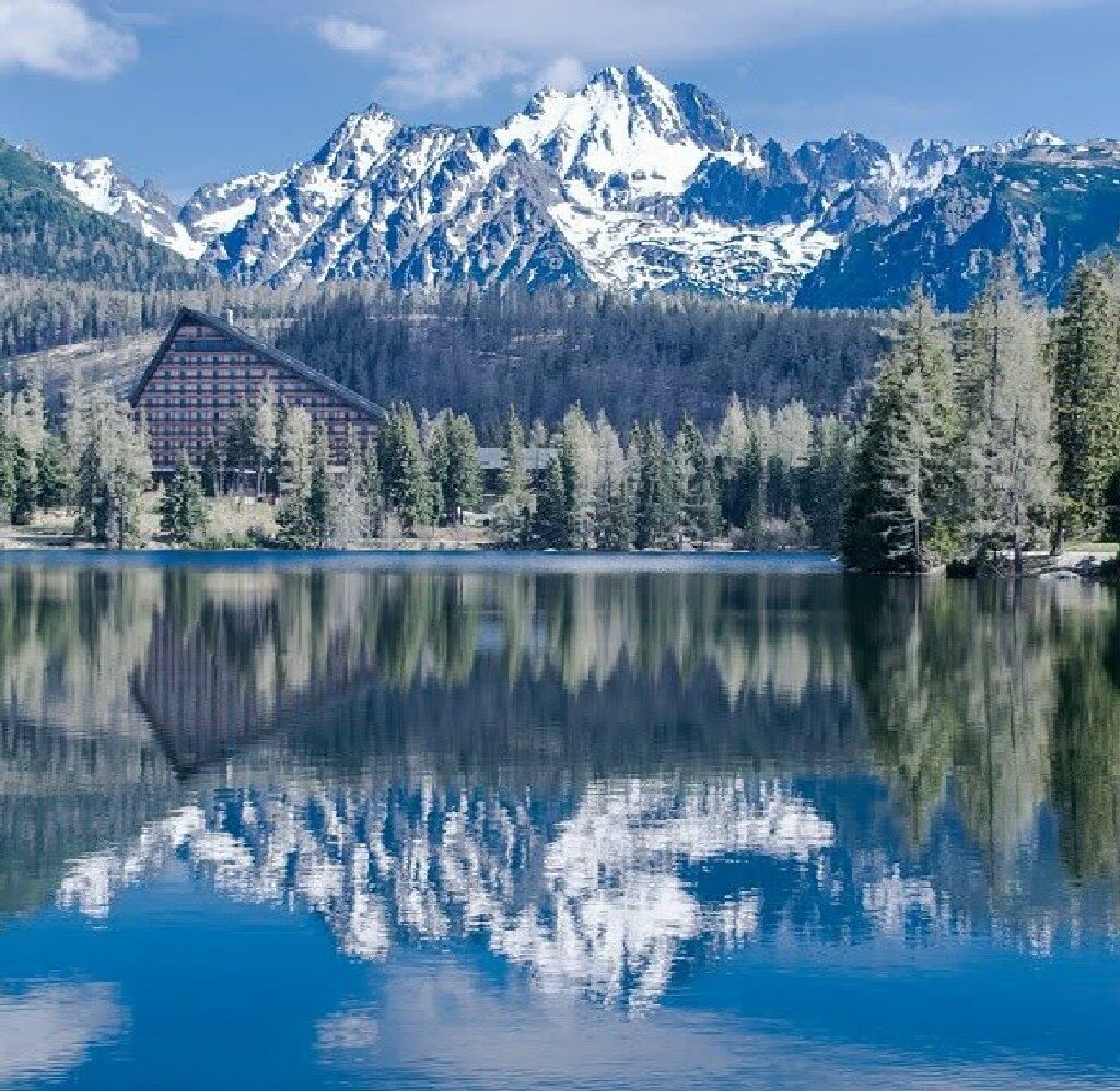 Pleso so svojou hotelovou ikonou