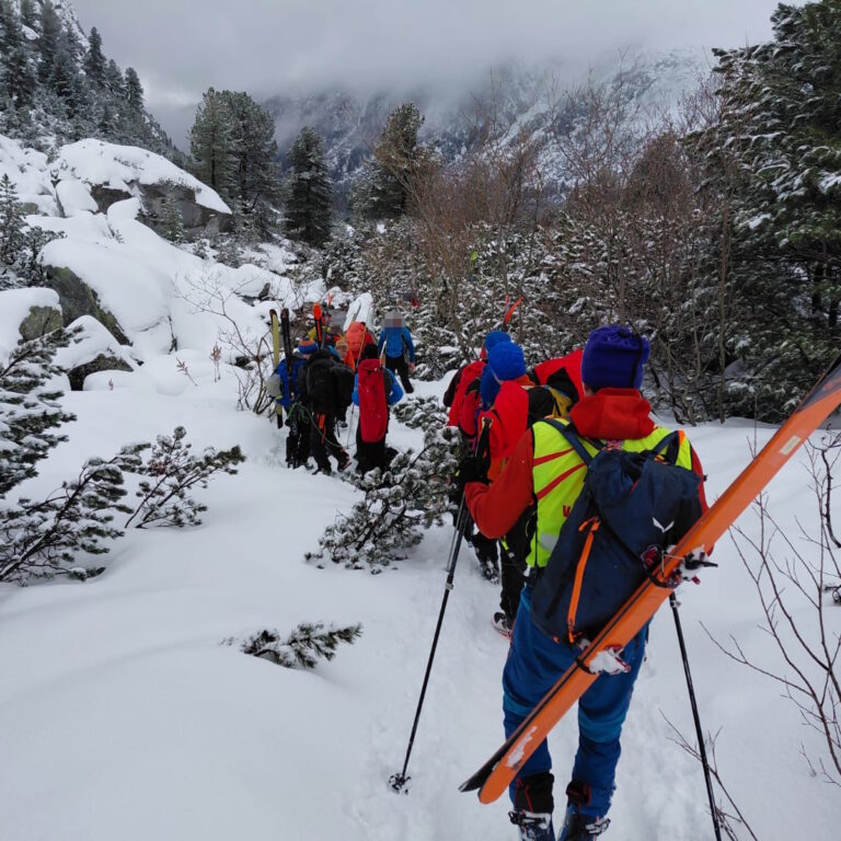 Pri záchrane horolezcov asistovali aj horskí záchranári z Vysokých Tatier