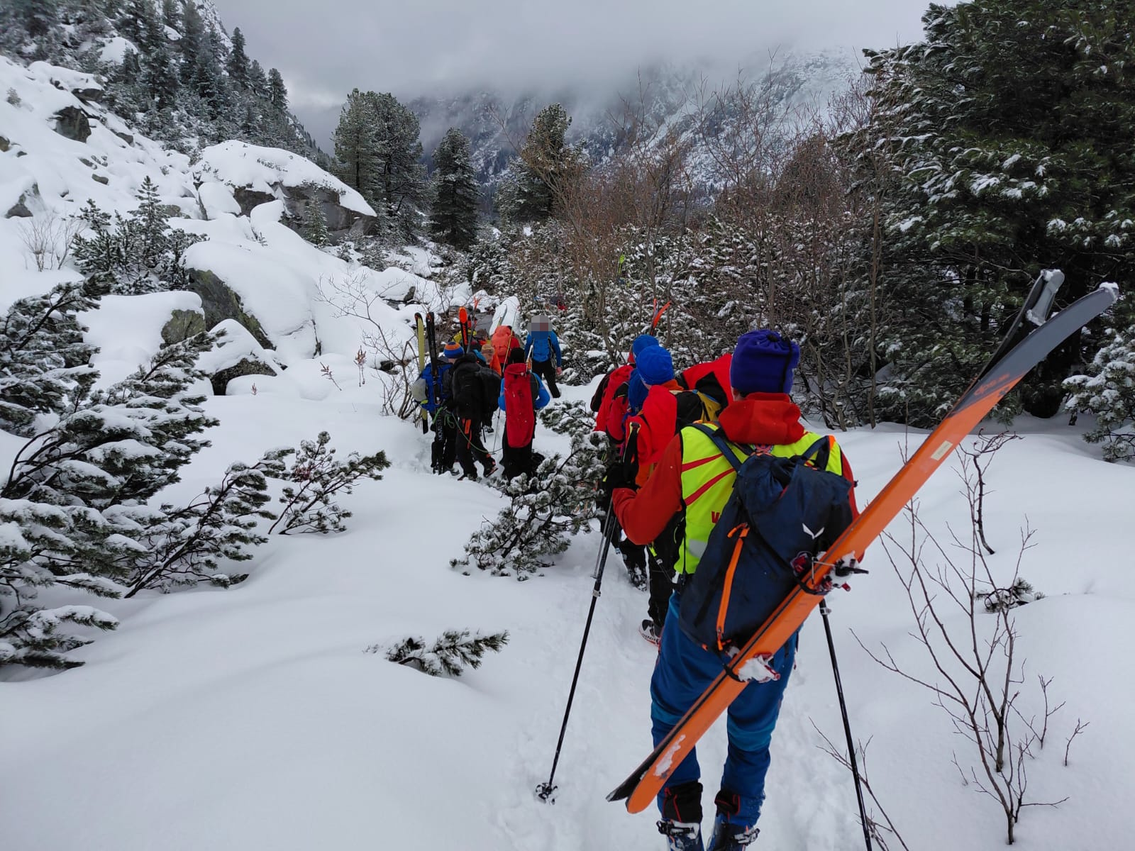 Pri záchrane horolezcov asistovali aj horskí záchranári z Vysokých Tatier