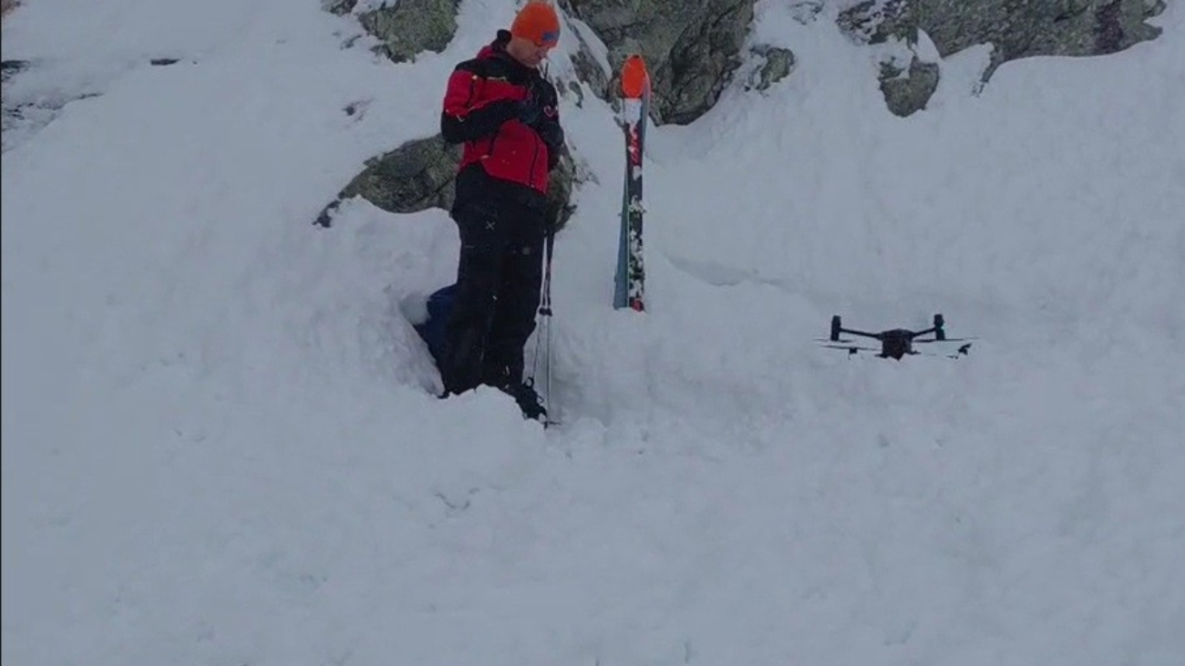 Lavínisko skontrolovali aj dronom