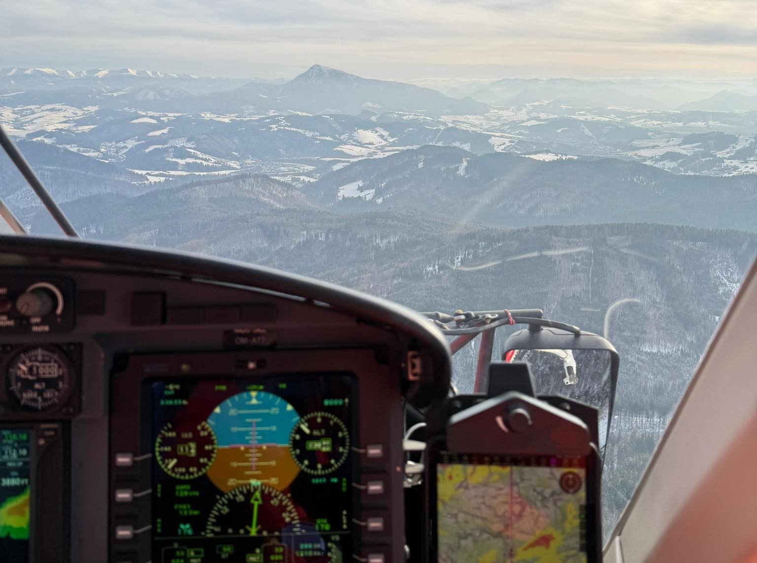 Posádka záchranárskeho vrtuľníka smeruje na lyžiarsky svah