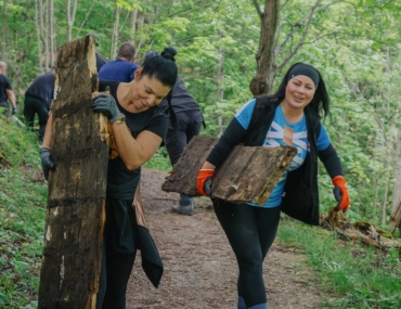 Hikemates počas jednej z dobrovoľných brigád