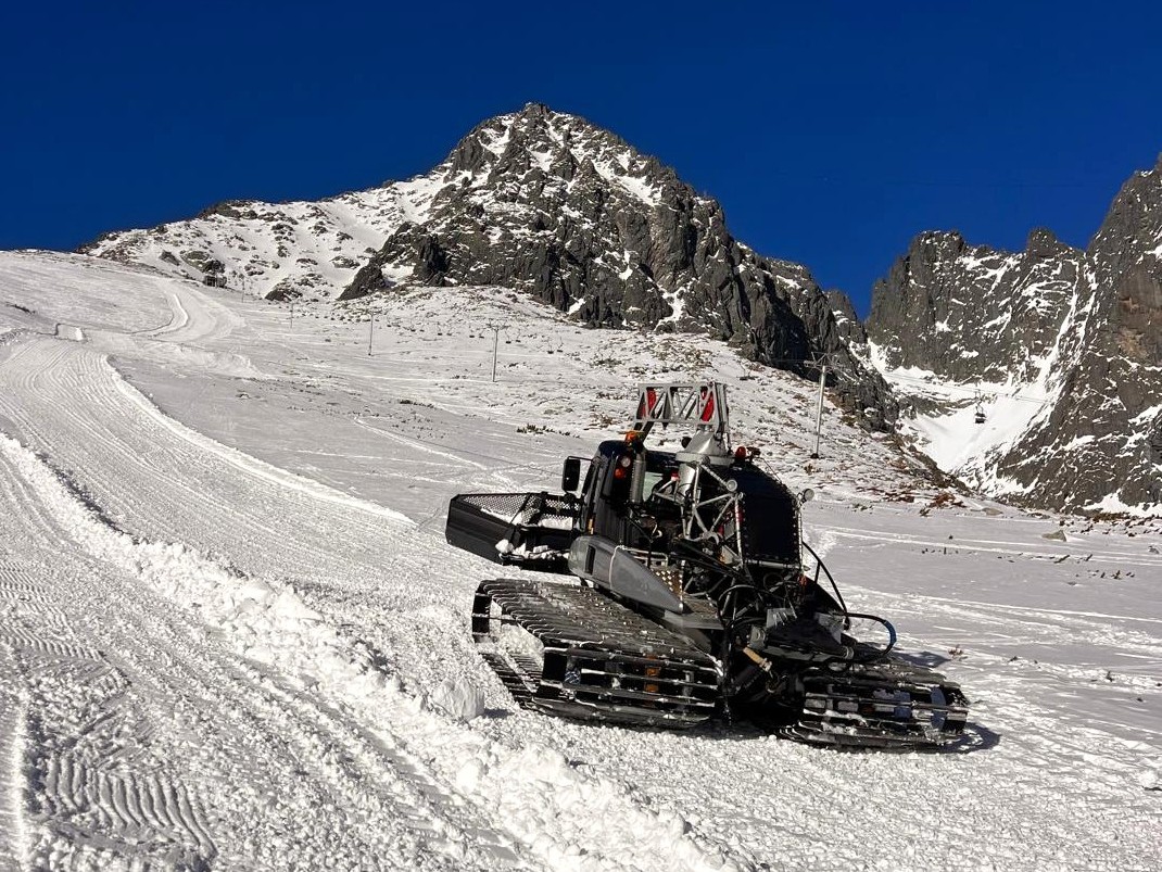 Úprava zjazdovky v Lomnickom sedle