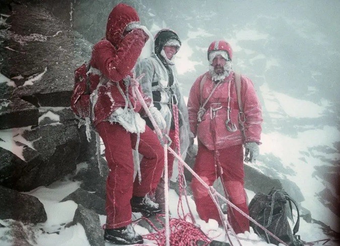 Peter Šperka počas záchrannej akcie vo Vysokých Tatrách.