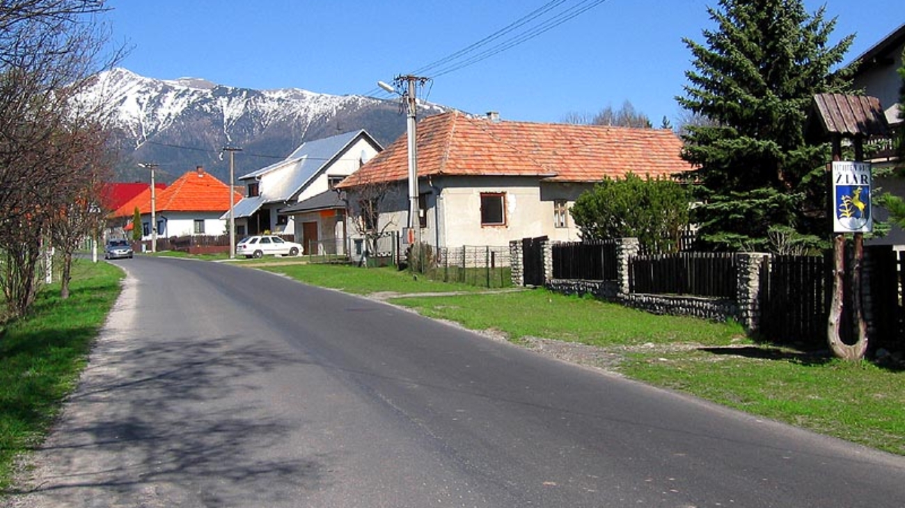 Strom roka je v katastri obce Žiar
