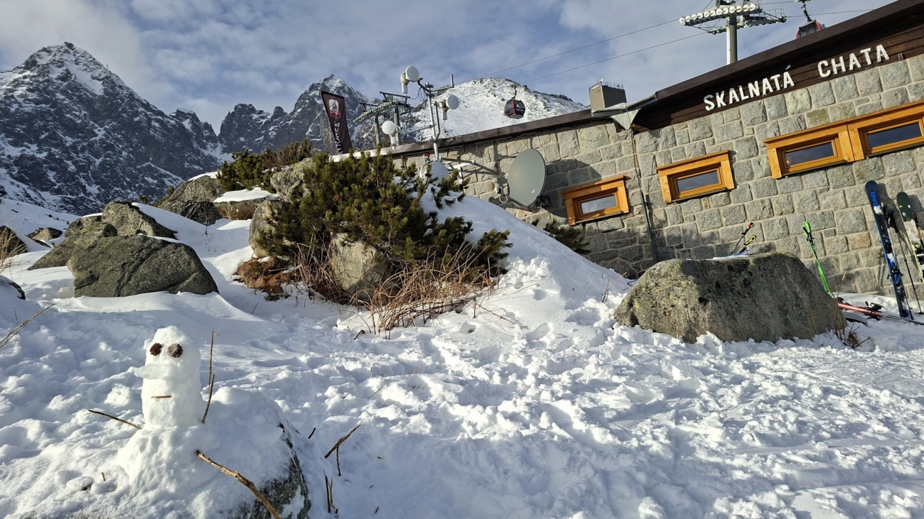 Takto dozdobil exteriér Skalnatej chaty Radovan Magula. Fanúšikovia boli štedrí, skončil na štvrtom mieste