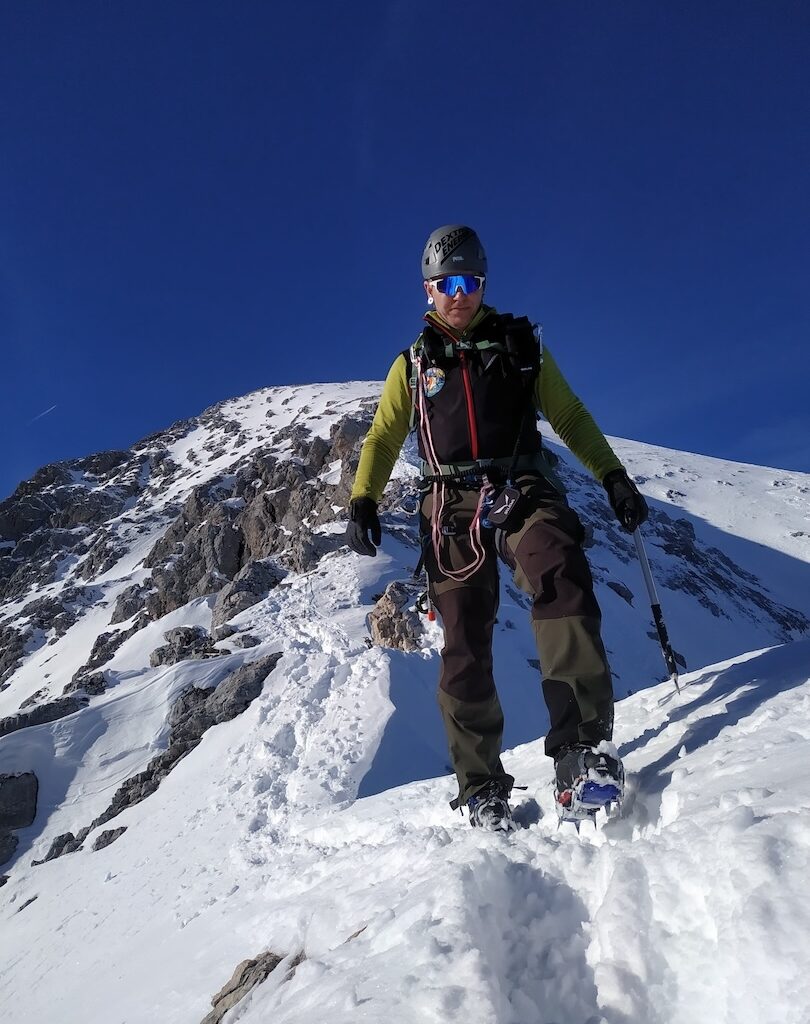 Zimná vysoká turistická obuv BOSP Husky Evo Pro s turistickými mačkami. Foto: BOSP.