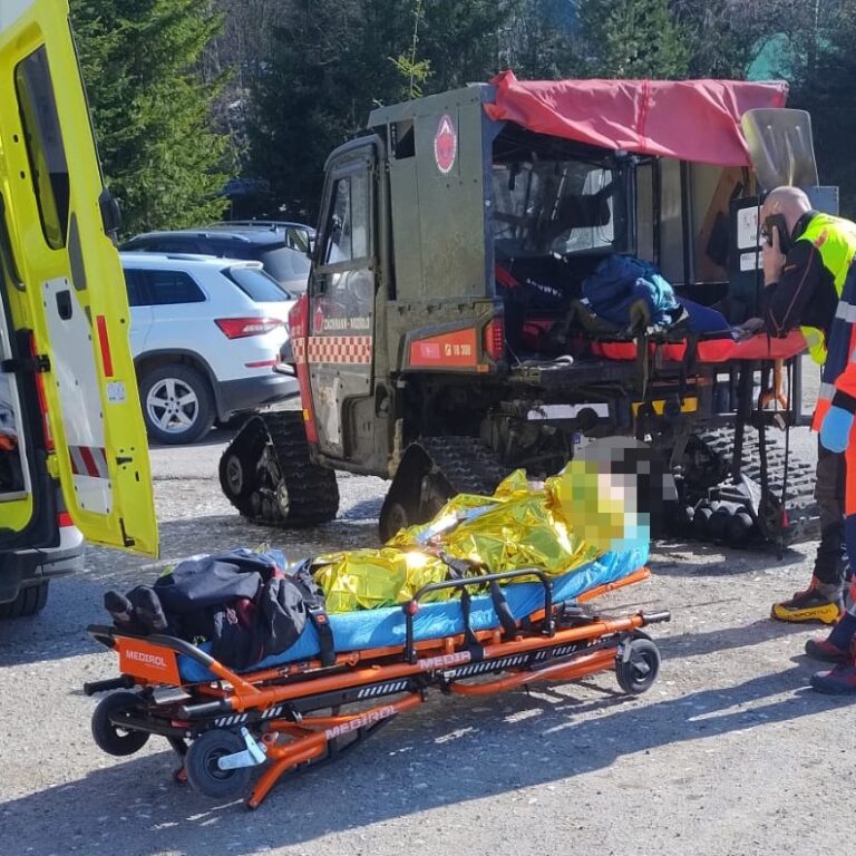 Ukrajinského turistu po ošetrení odovzdali posádke RZP